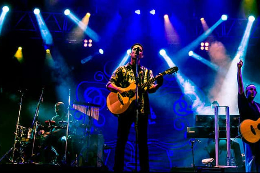 Le guitariste Micky fête son premier concert